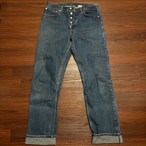 Button-fly Levi’s 501 denim jeans
Made in Mexico 
100% cotton
W33 L34